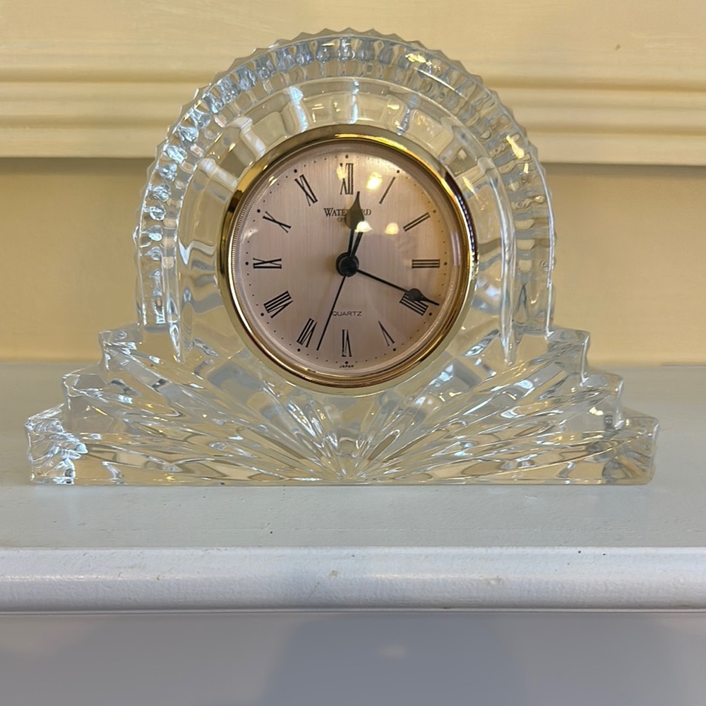 Elegant Crystal Mantel Clock with Gold Accents